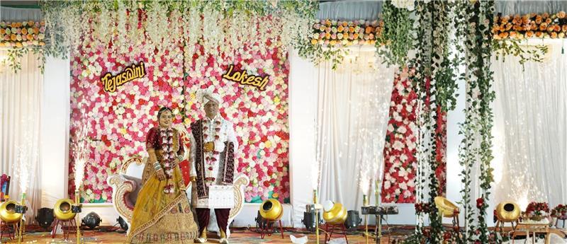 Background Couple Img